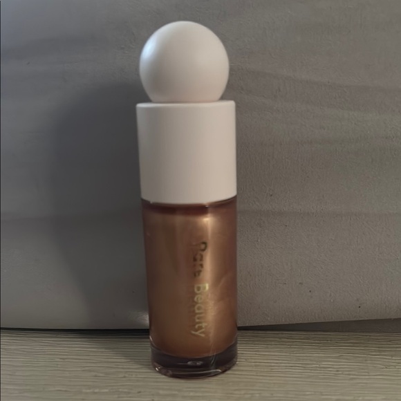 Rare Beauty Liquid Highlighter - Golden Glow - Picture 2 of 3